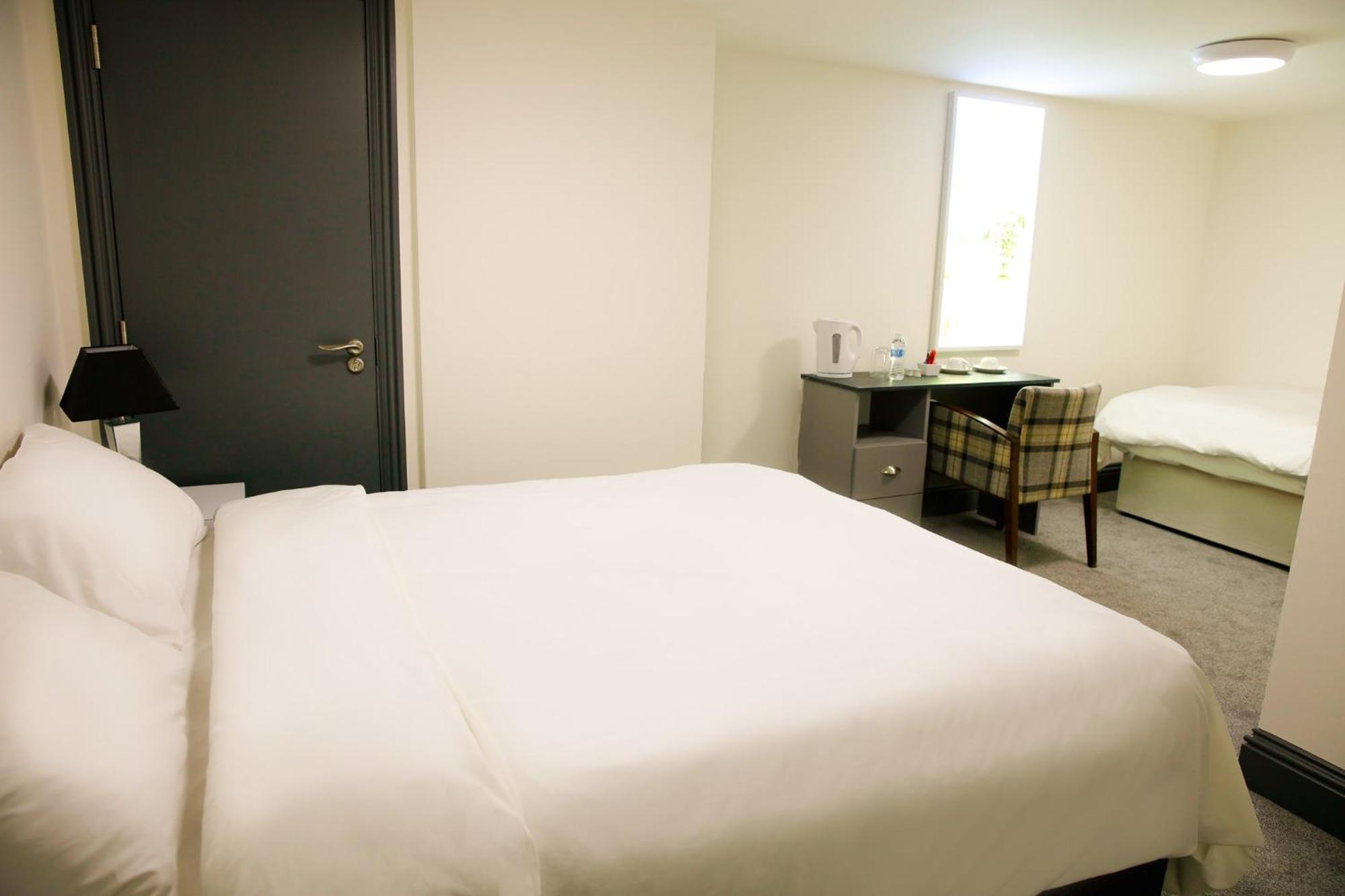 The George Wright Boutique Hotel, Bar & Restaurant Rotherham Extérieur photo